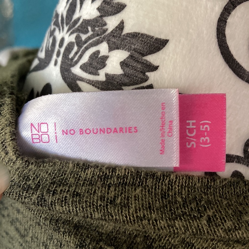 MUST BUNDLE: No boundaries | Women’s Heather Green Long Sleeve - Picture 4 of 4